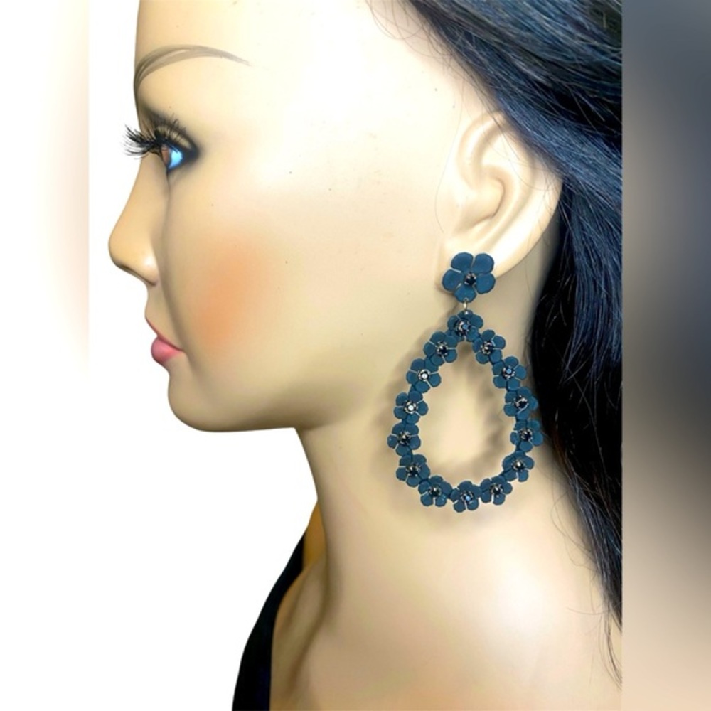 Noir Flower Accent Earrings